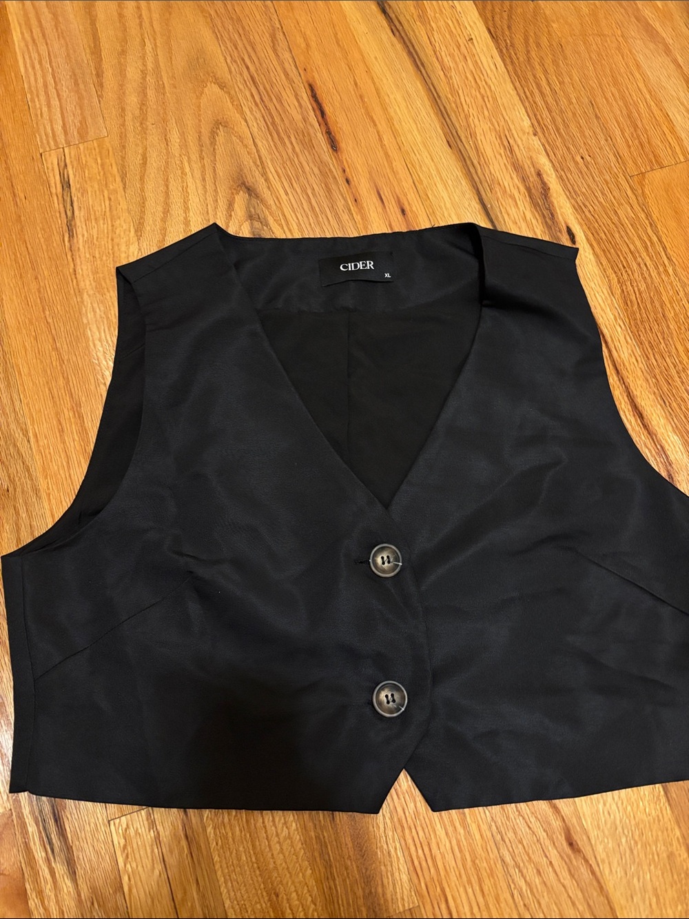 Cider Black V-Neck Button-Front Crop Vest